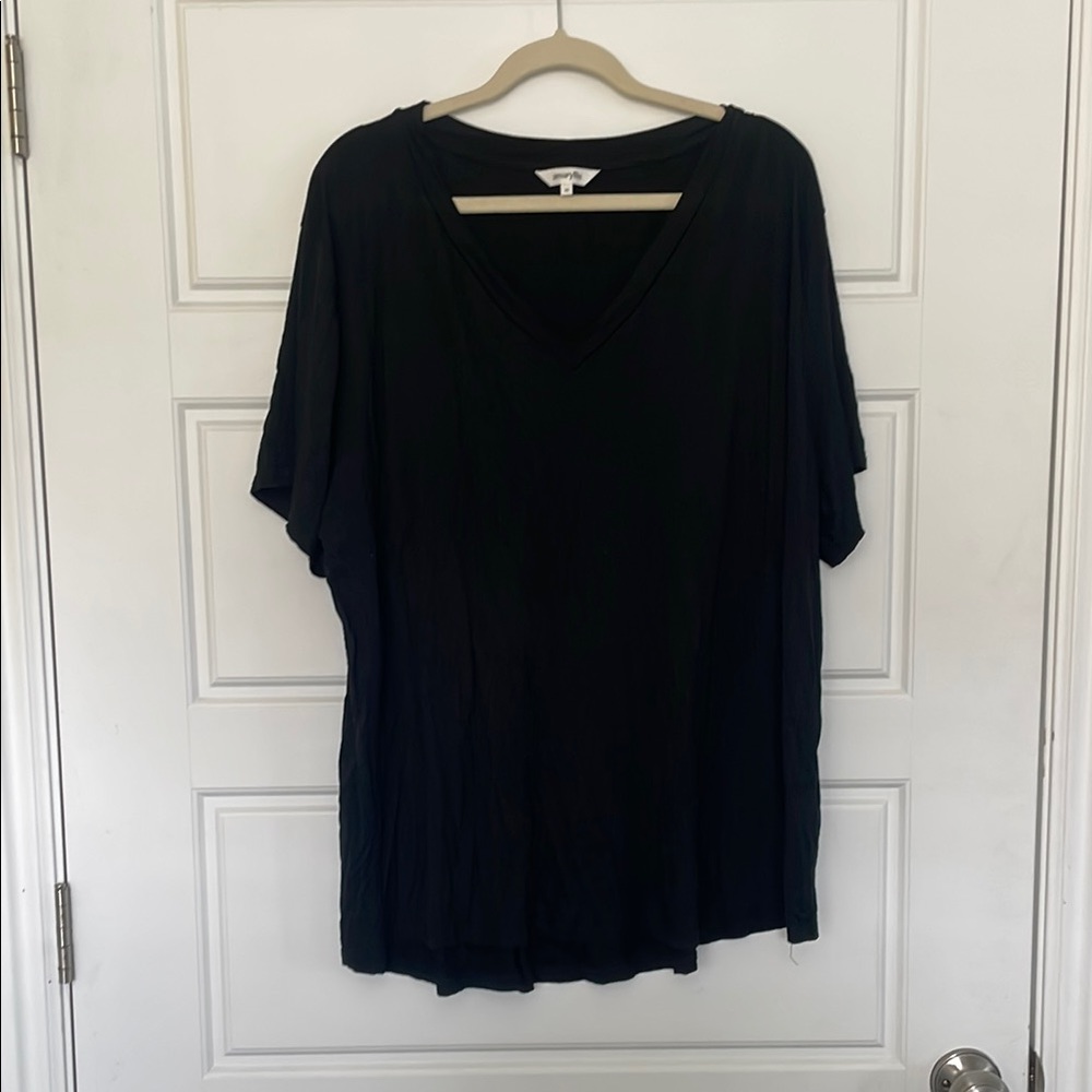 Amaryllis Black Relaxed Short Sleeve Tee